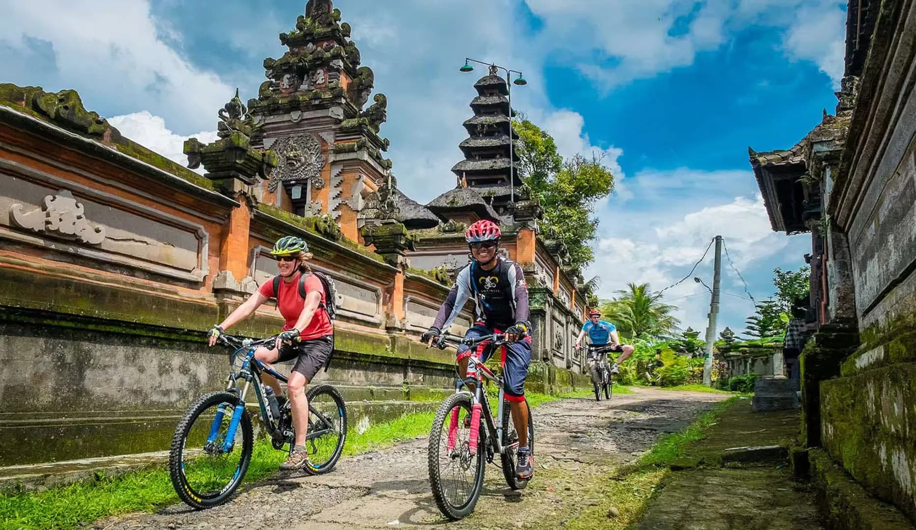 Ubud Cycling Tour Through Villages & Rice Fields